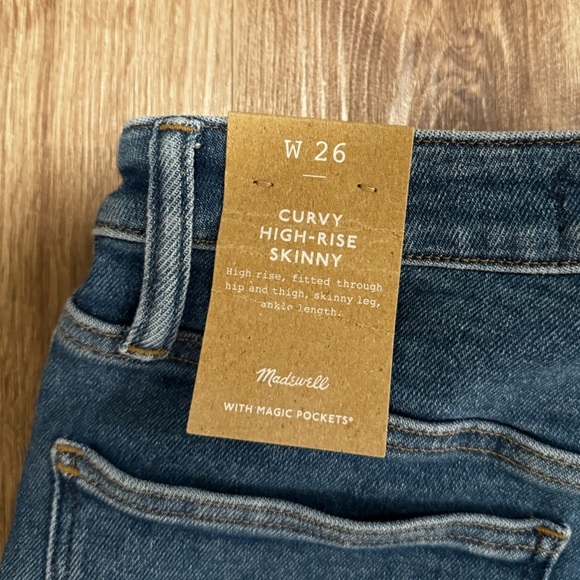 Madewell Curvy 10" High-Rise Skinny Jeans in Eardley Wash - Picture 4 of 4